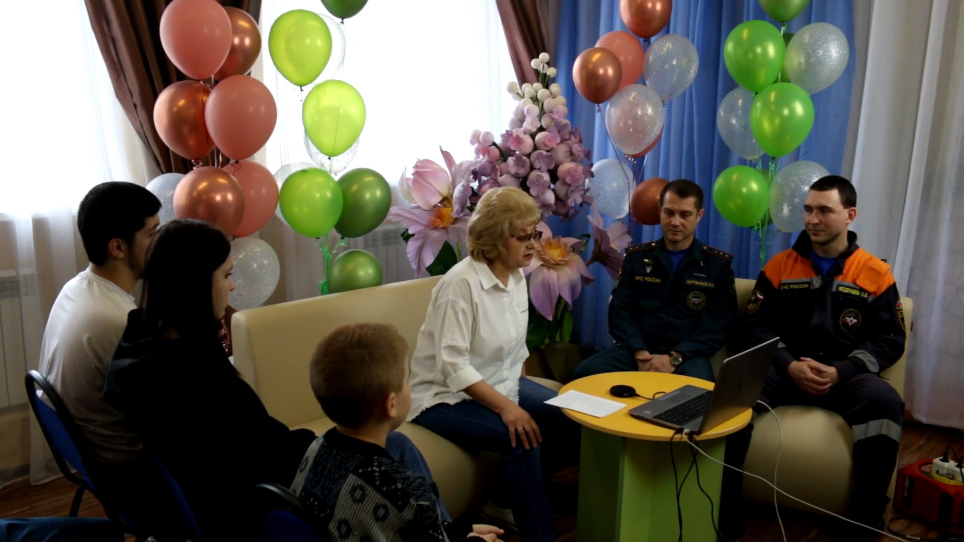 Волгоградские сотрудники МЧС приняли участие в вебинаре для детей и подростков